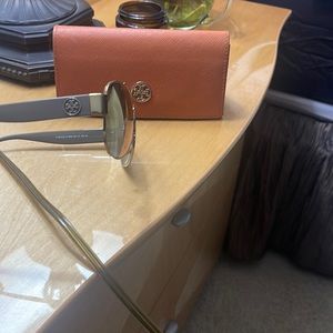 Tory Burch sunglasses sport beautiful color